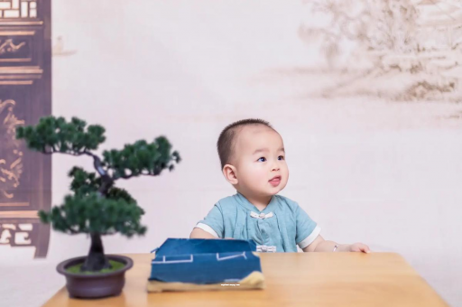 武汉怀孕肚子中间凹两边凸